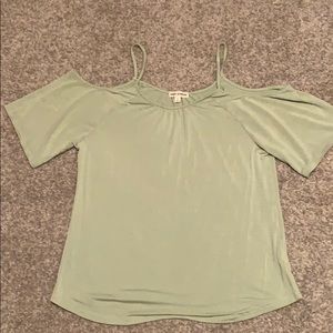 Shirt w/ cut out Shoulders